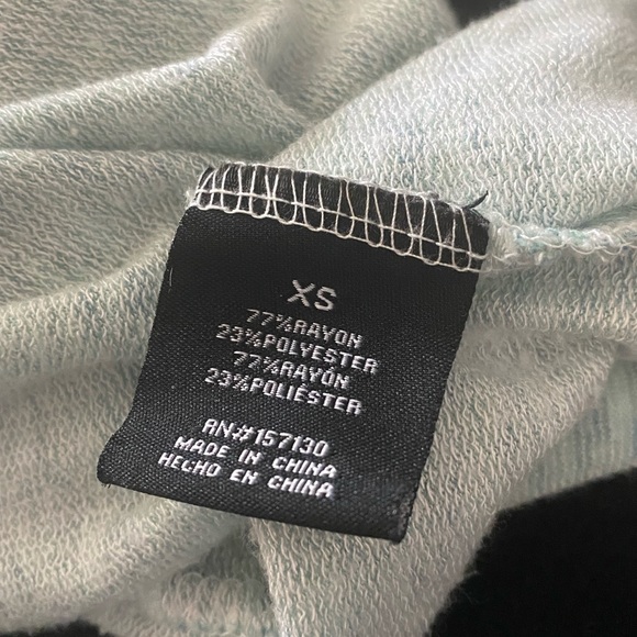 Mesh + Lace crossover yoga top - Picture 4 of 4